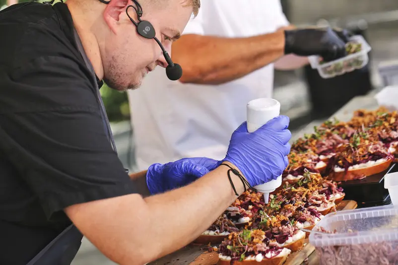 Vojtěch Kletečka, šéfkuchař s michelinskou zkušeností vaří v Potravinářském pavilonu ČZU